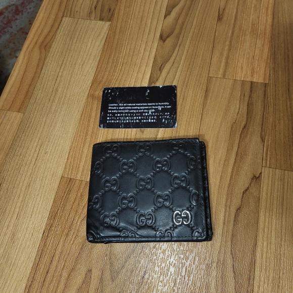 Authentic Gucci signature wallet - Picture 10 of 14